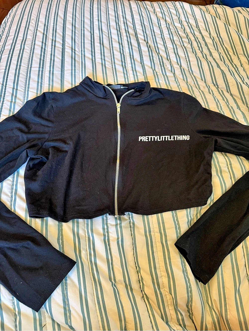PrettyLittleThing Zip Front Long Sleeve Cropped Top Black Size 8